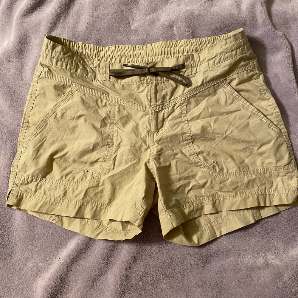 Columbia light weight khaki shorts